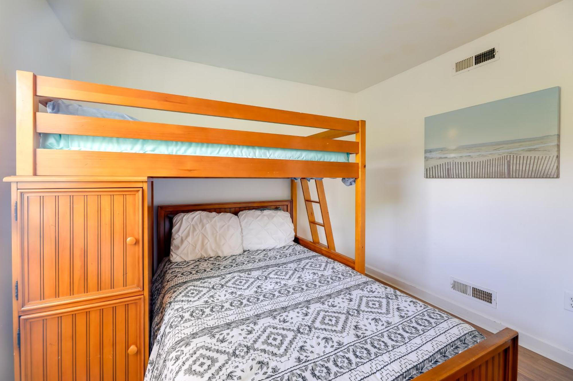 West Of The Moon Ocean Apt With Beach Access! Emerald Isle Εξωτερικό φωτογραφία